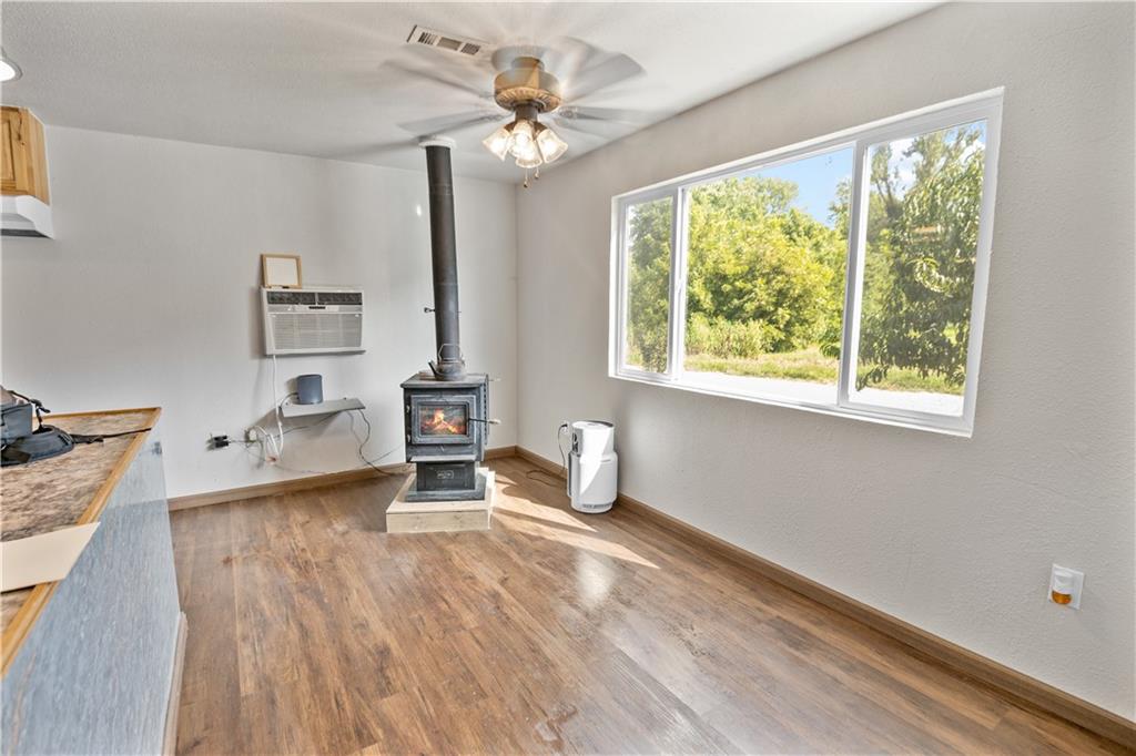 402 2nd Avenue Laredo, MO 64652 - Photo 7 of 33