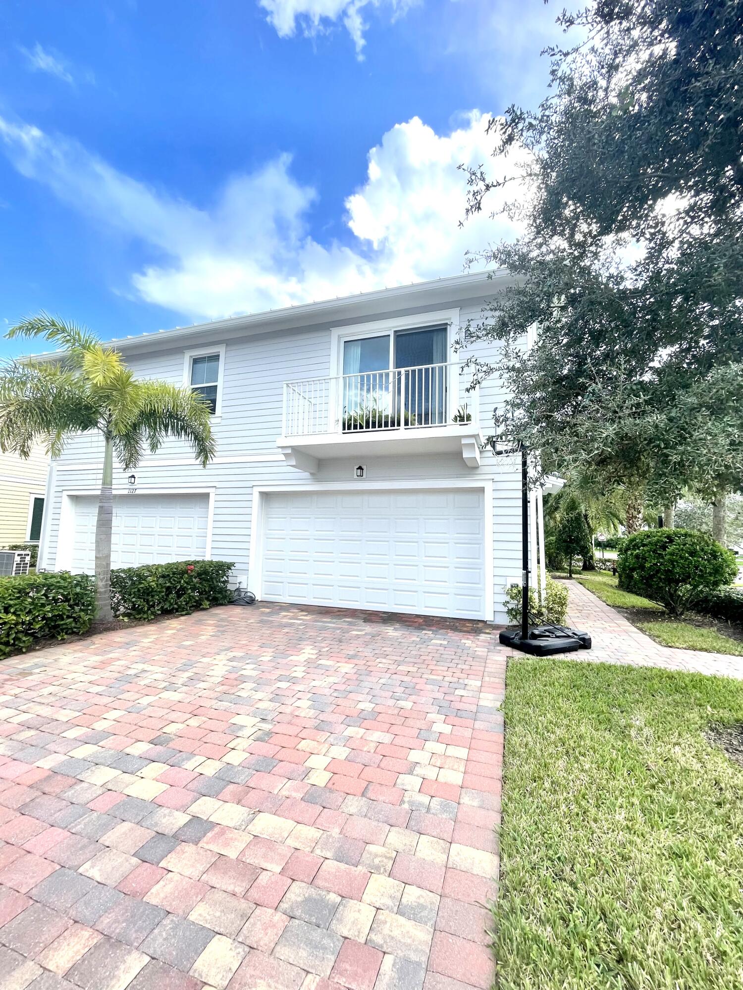1127 Dakota Drive Jupiter, FL 33458 - Photo 18 of 25 Driveway & Garage/Side Entry