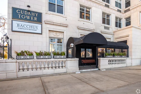 $4,995 | 925 East Wells Street, Unit 716, Milwaukee, WI 53202