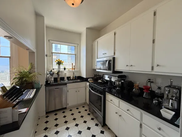 $4,495 | 925 East Wells Street, Unit 716, Milwaukee, WI 53202