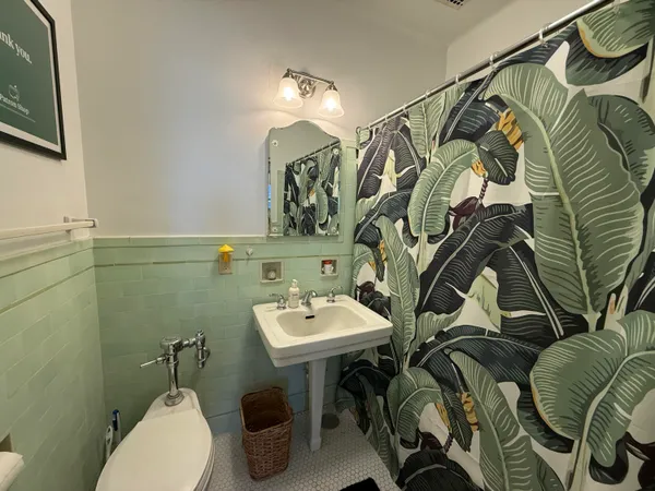 $4,495 | 925 East Wells Street, Unit 716, Milwaukee, WI 53202