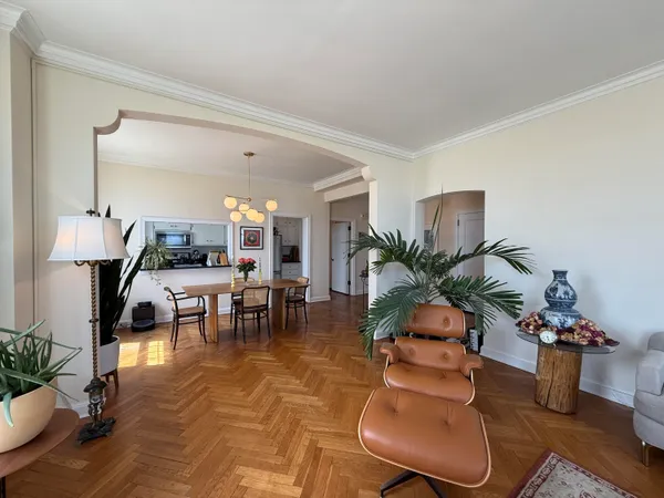 $4,495 | 925 East Wells Street, Unit 716, Milwaukee, WI 53202