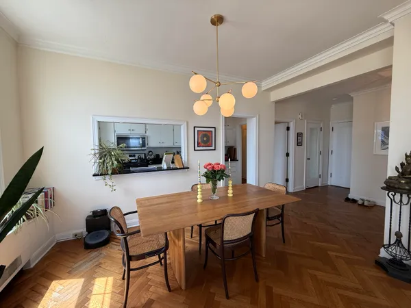 $4,495 | 925 East Wells Street, Unit 716, Milwaukee, WI 53202