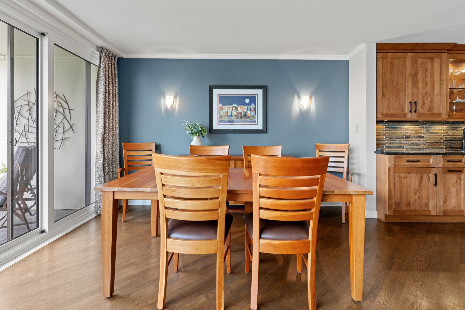 1630 Sheridan Road, Unit 4M Wilmette, IL 60091 - Photo 14 of 39 a dining room with furniture and wooden floor