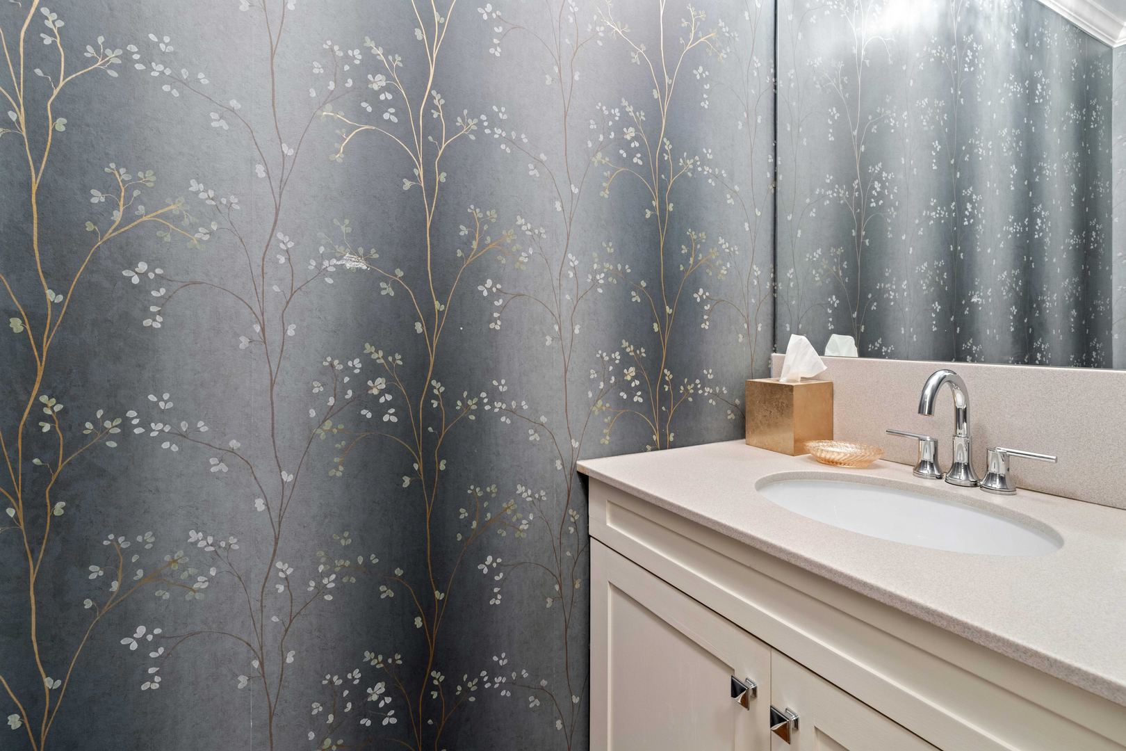 1630 Sheridan Road, Unit 4M Wilmette, IL 60091 - Photo 18 of 39 a bathroom with a sink a mirror and a shower curtain