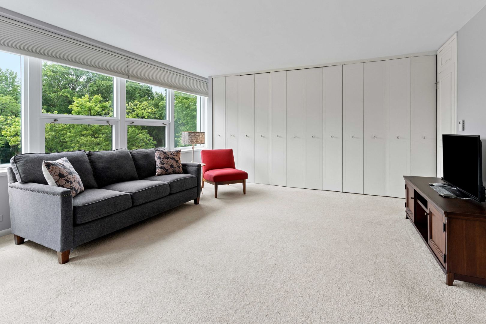 1630 Sheridan Road, Unit 4M Wilmette, IL 60091 - Photo 20 of 39 a living room with furniture a flat screen tv and a window