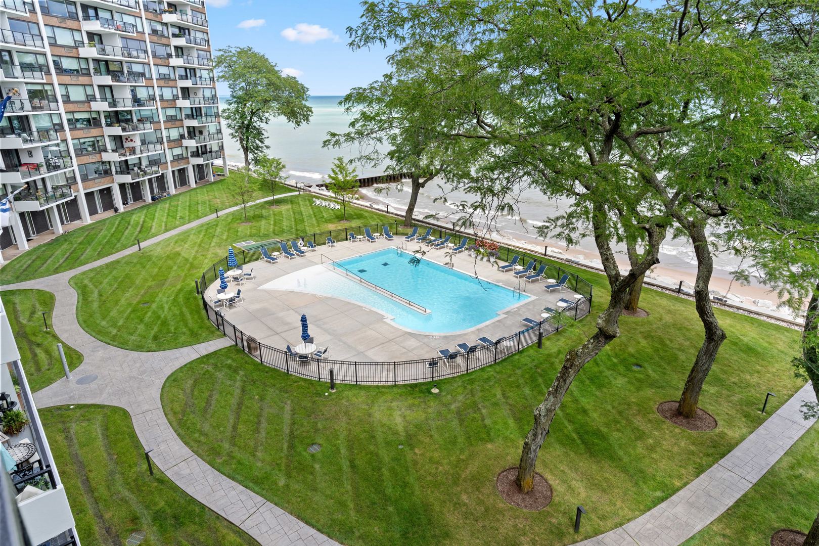 1630 Sheridan Road, Unit 4M Wilmette, IL 60091 - Photo 29 of 39 a view of a swimming pool with a sitting area