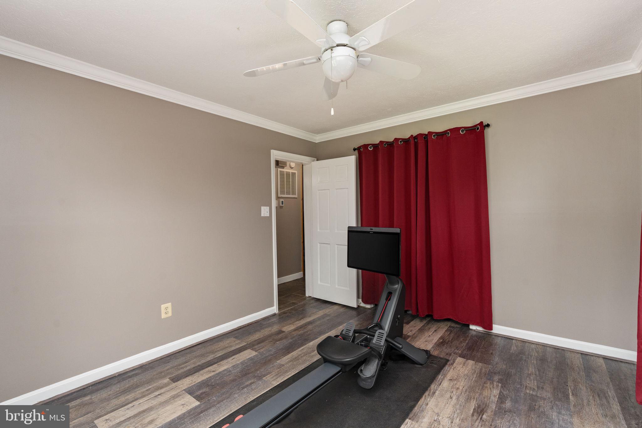 4098 Mountain Road Haymarket, VA 20169 - Photo 24 of 49 a view of a room with gym equipment