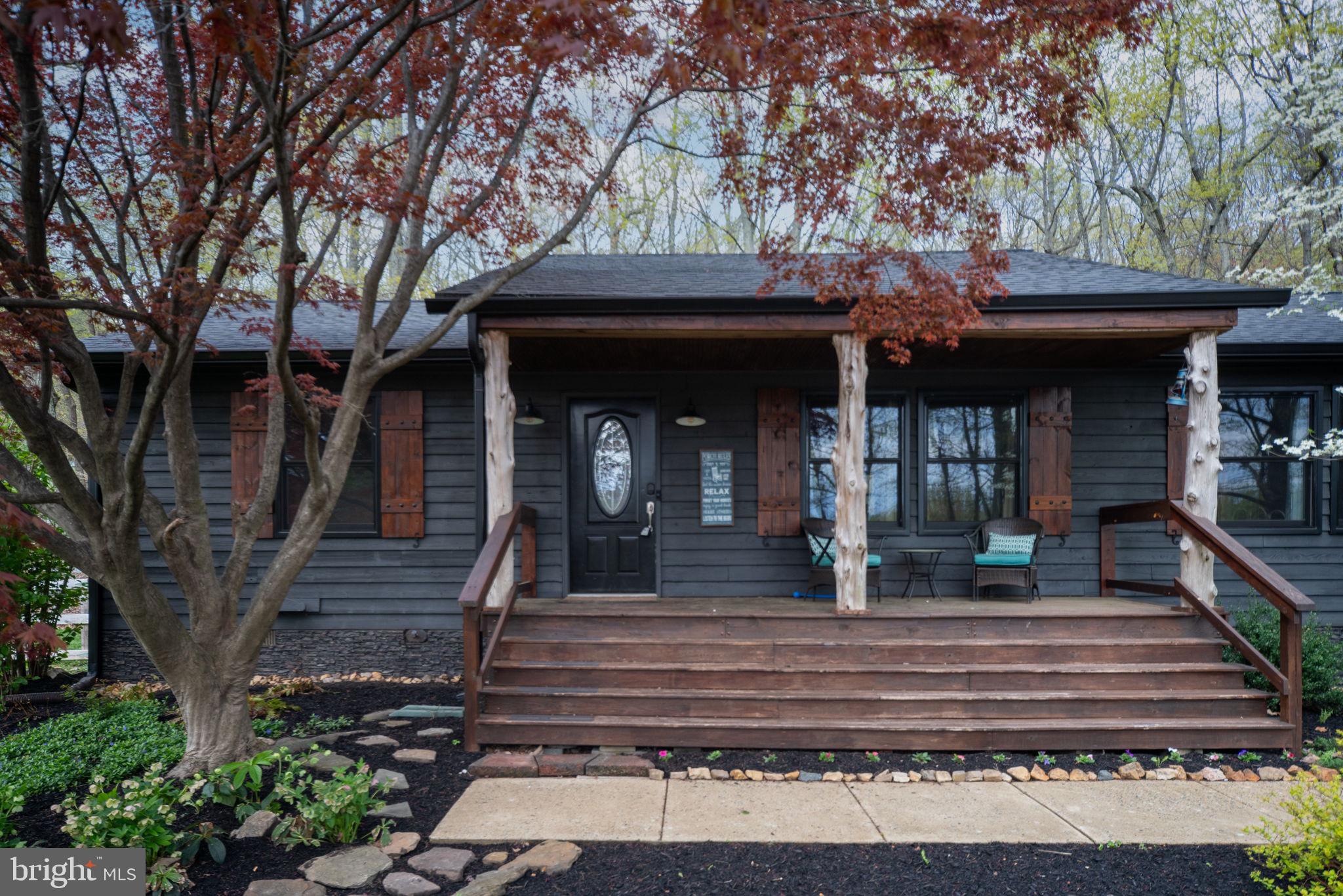 4098 Mountain Road Haymarket, VA 20169 - Photo 5 of 49 a view of a entrance gate of house