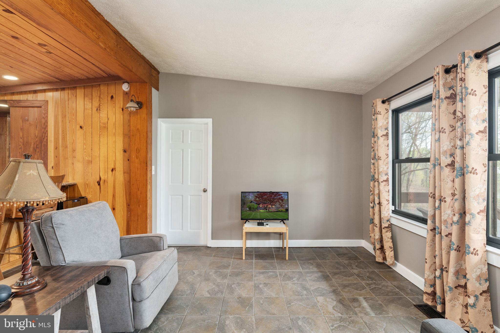 4098 Mountain Road Haymarket, VA 20169 - Photo 10 of 49 a living room with furniture and a window