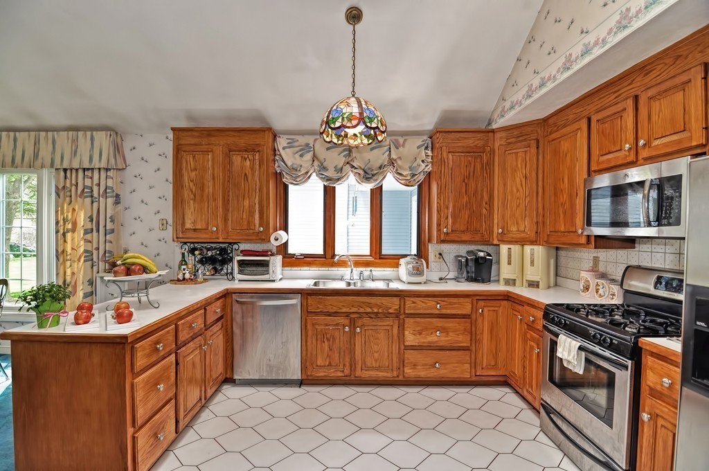 280 Belknap Road Framingham, MA 01701 - Photo 6 of 30 Gallery Image 6