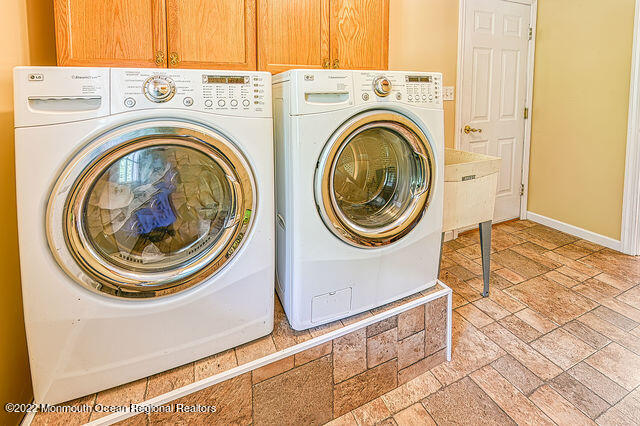 340 East Millstream Road Cream Ridge, NJ 08514 - Photo 39 of 40 a utility room with dryer and washer