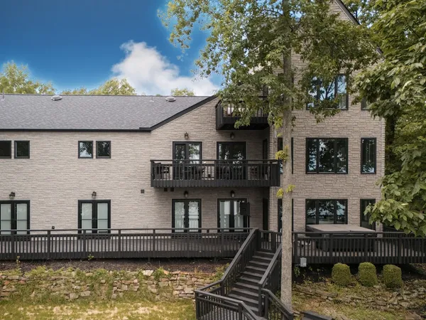 $1,100,000 | 12225 Pebble Point Road, Marion, IL 62959