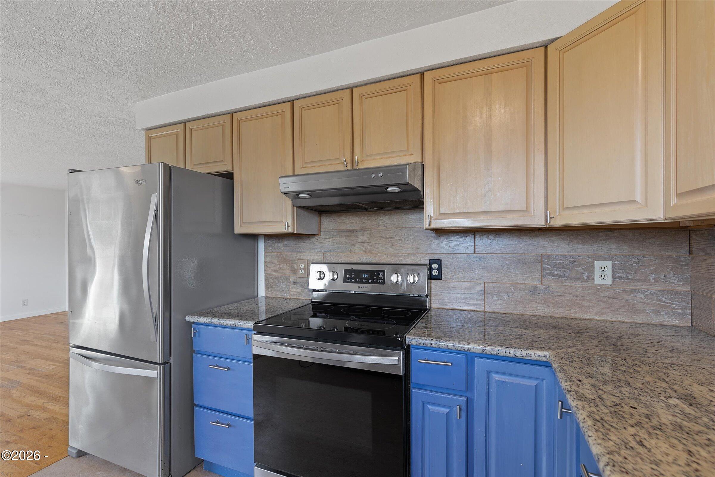 1810 Northwest View Ridge Drive Waldport, OR 97394 - Photo 15 of 40 Kitchen