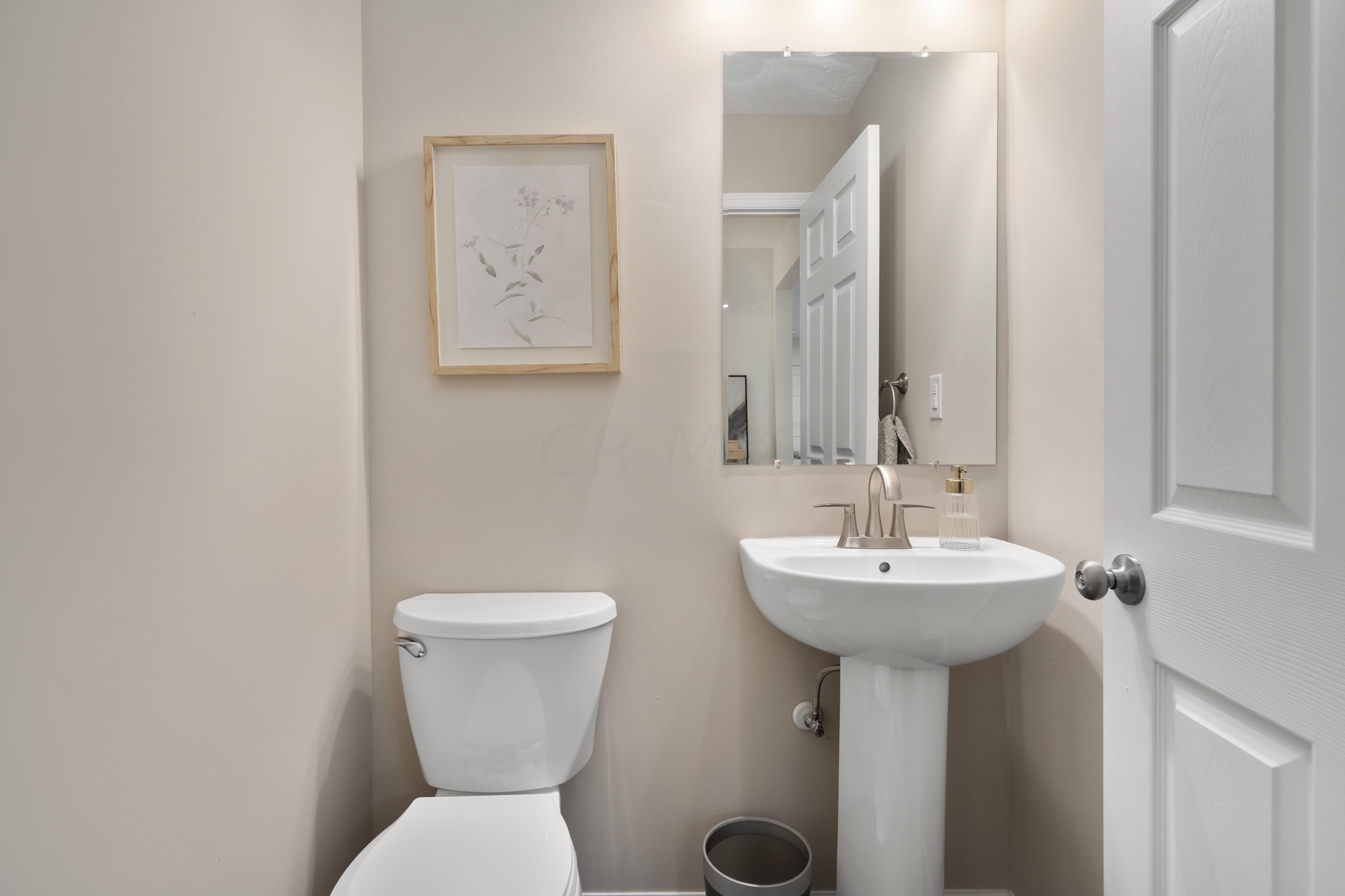 10643 Reussner Road Southwest Pataskala, OH 43062 - Photo 25 of 56 1st Floor half bath