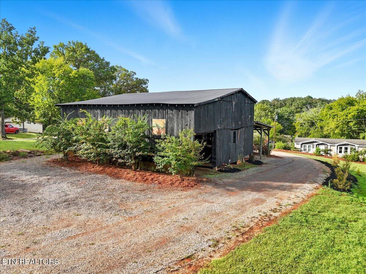 340 Trigonia Road Greenback, TN 37742 - Photo 27 of 41 Barn
