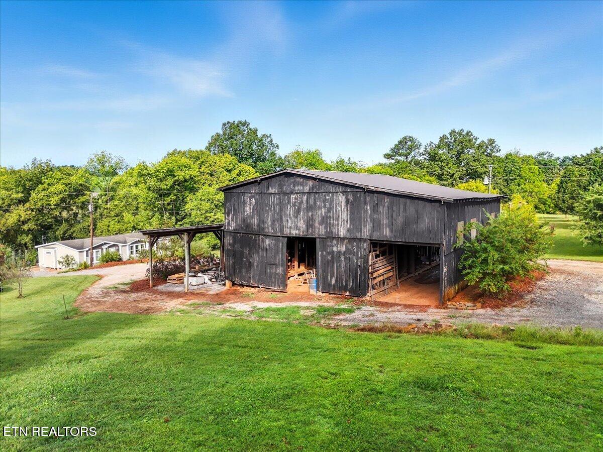 340 Trigonia Road Greenback, TN 37742 - Photo 29 of 41 Barn