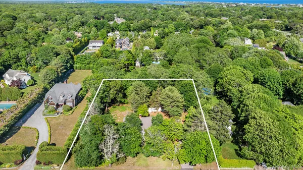 $2,500,000 | 108 Jessup Avenue, Quogue, NY 11959