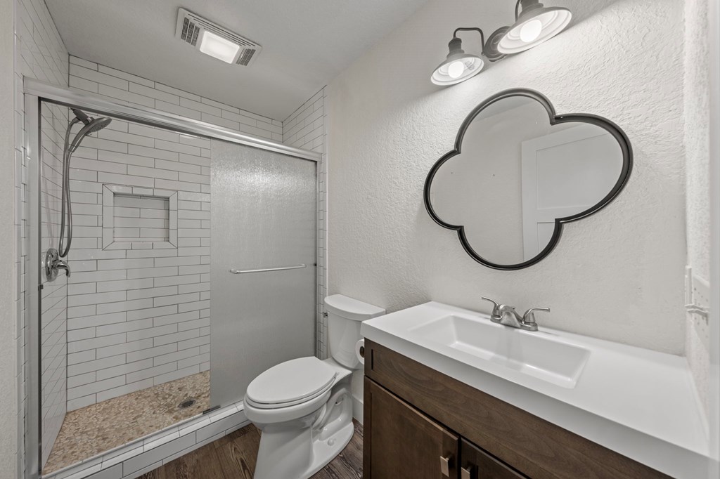 667 Ranch Rim Drive West Ingram, TX 78025 - Photo 24 of 60 Guest Bathroom