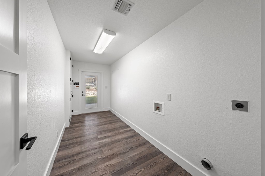 667 Ranch Rim Drive West Ingram, TX 78025 - Photo 26 of 60 Laundry Room