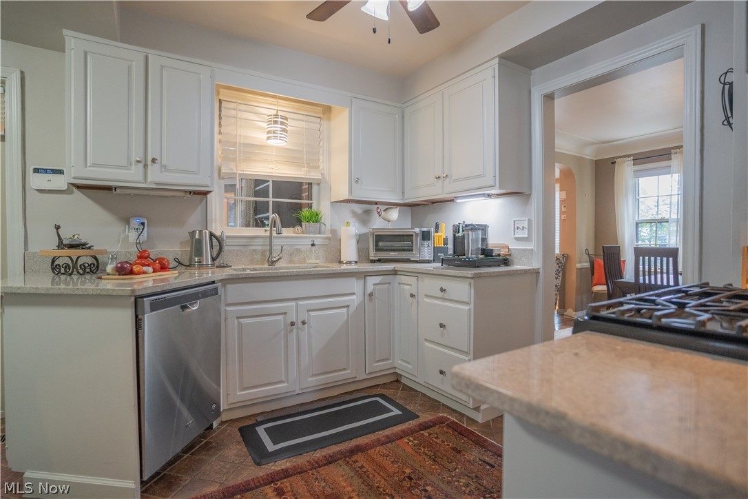 2387 Saybrook Road Cleveland, OH 44118 - Photo 20 of 33