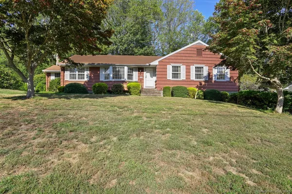 $580,000 | 10 Aragon Drive, Trumbull, CT 06611