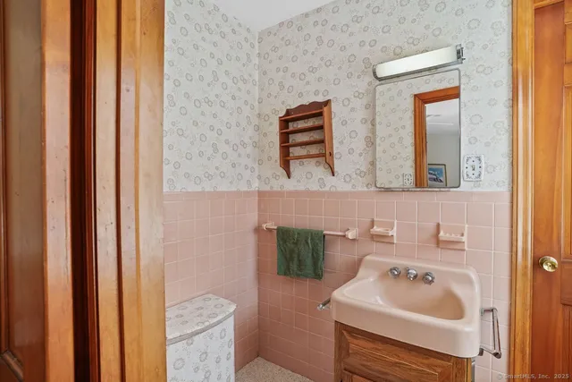 $595,000 | 10 Aragon Drive, Trumbull, CT 06611