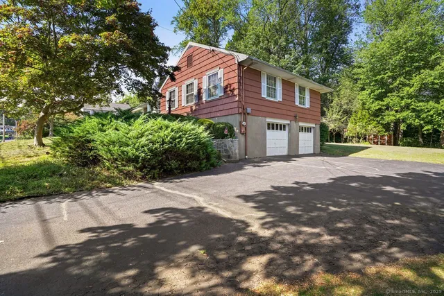 $595,000 | 10 Aragon Drive, Trumbull, CT 06611
