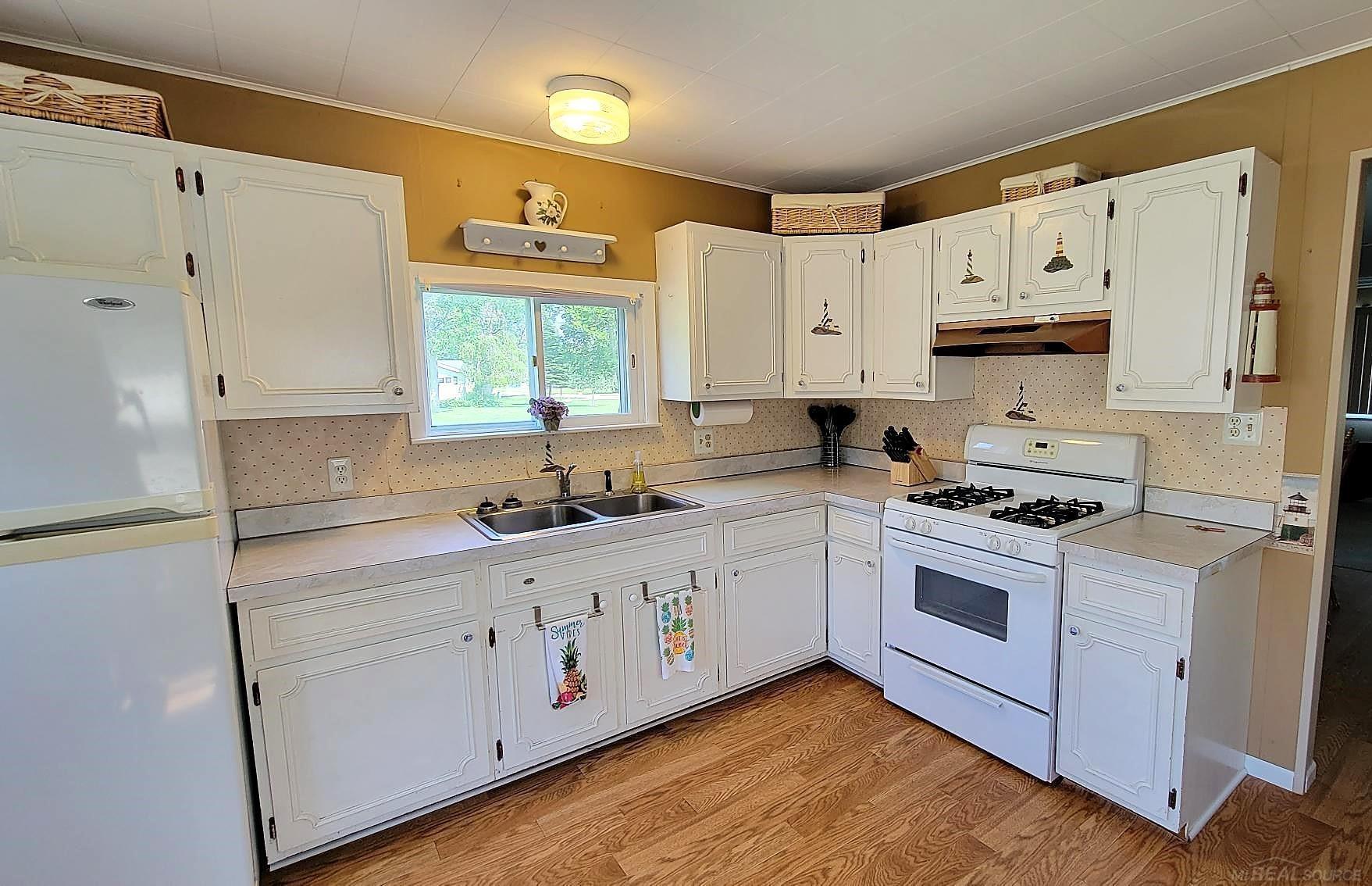 7447 Birchtree Road Lexington, MI 48450 - Photo 13 of 41 50105045-12.JPG