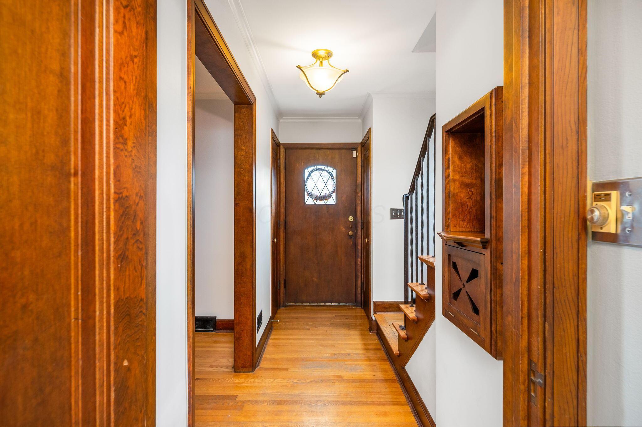 367 East Dunedin Road Columbus, OH 43214 - Photo 2 of 39 Foyer
