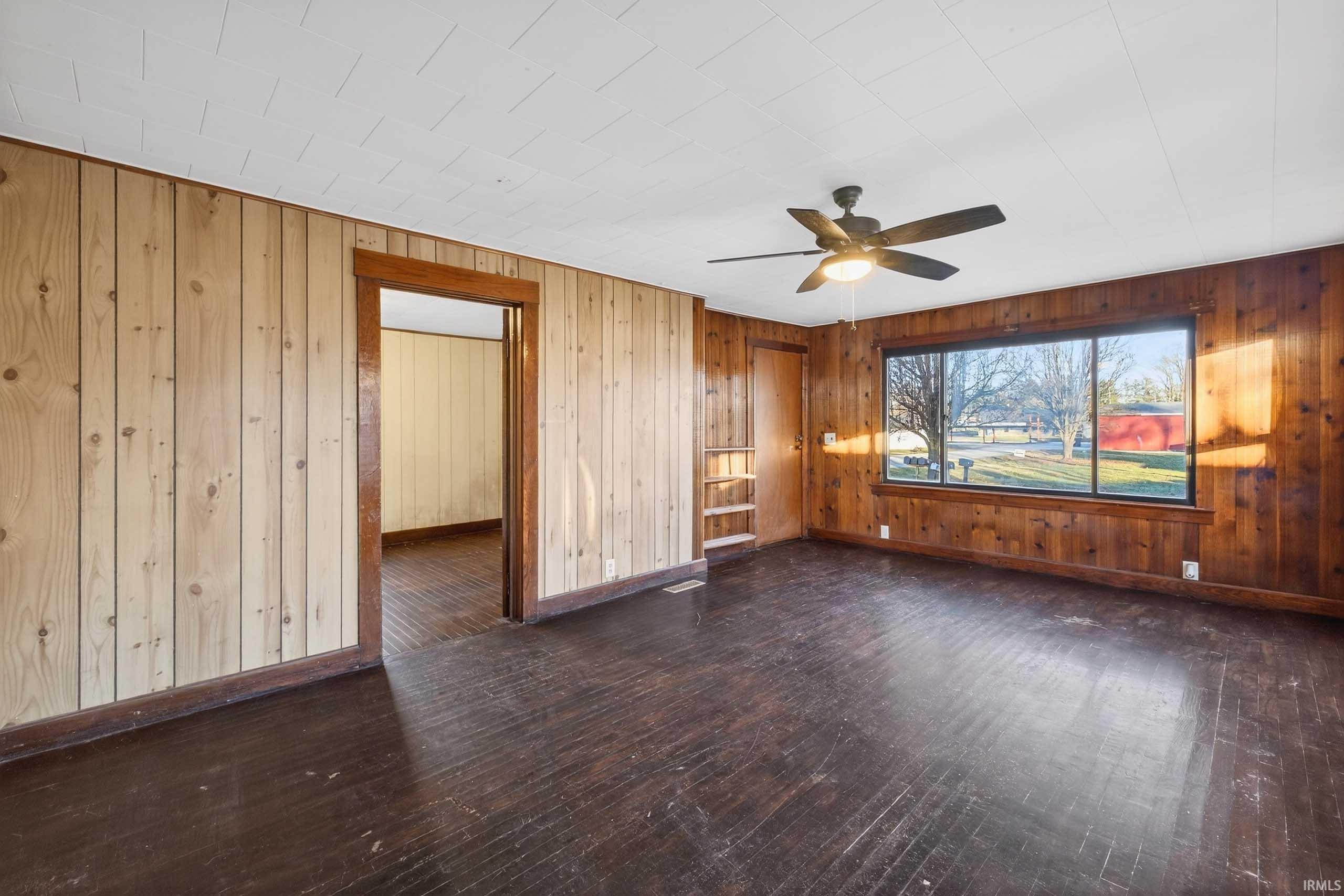 960 Stevens Street Mitchell, IN 47446 - Photo 7 of 36