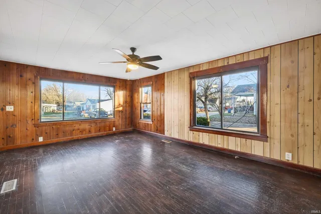 $135,000 | 960 Stevens Street, Mitchell, IN 47446