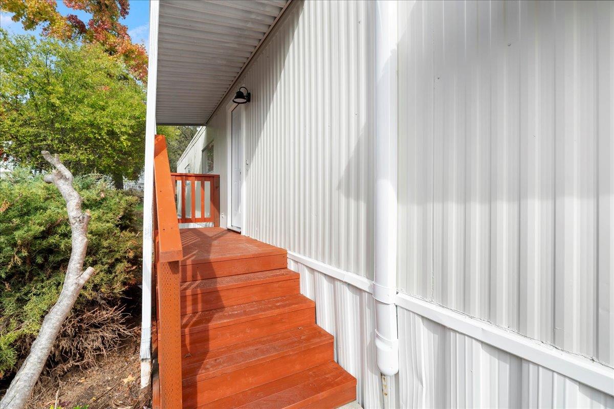 1525 Cold Springs Road, Unit 37 Placerville, CA 95667 - Photo 28 of 37 a view of a balcony