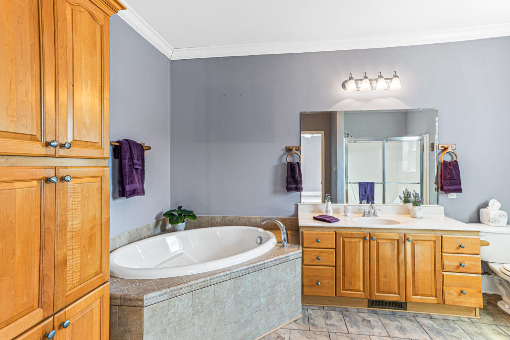 125 New Stillwell Road Springfield, GA 31329 - Photo 16 of 46 Dual sinks & a garden tub