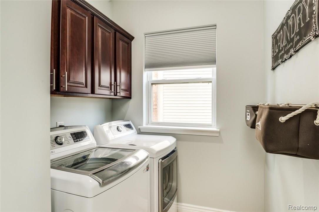 3215 Silverbrook Drive Rochester, MI 48306 - Photo 19 of 40 Laundry Room