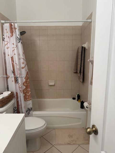 15243 Southwest 9th Way Miami, FL 33194 - Photo 12 of 14 a bathroom with a toilet and a shower