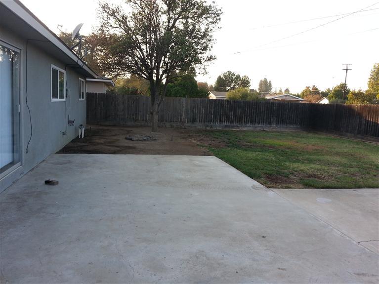 618 Manning Avenue Reedley, CA 93654 - Photo 7 of 24 Large Back Yard multi use Pad