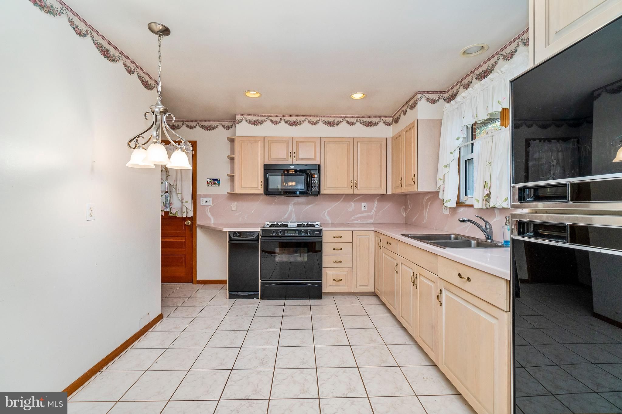 4305 Falls Park Road Perry Hall, MD 21128 - Photo 11 of 39 Main Level - Kitchen