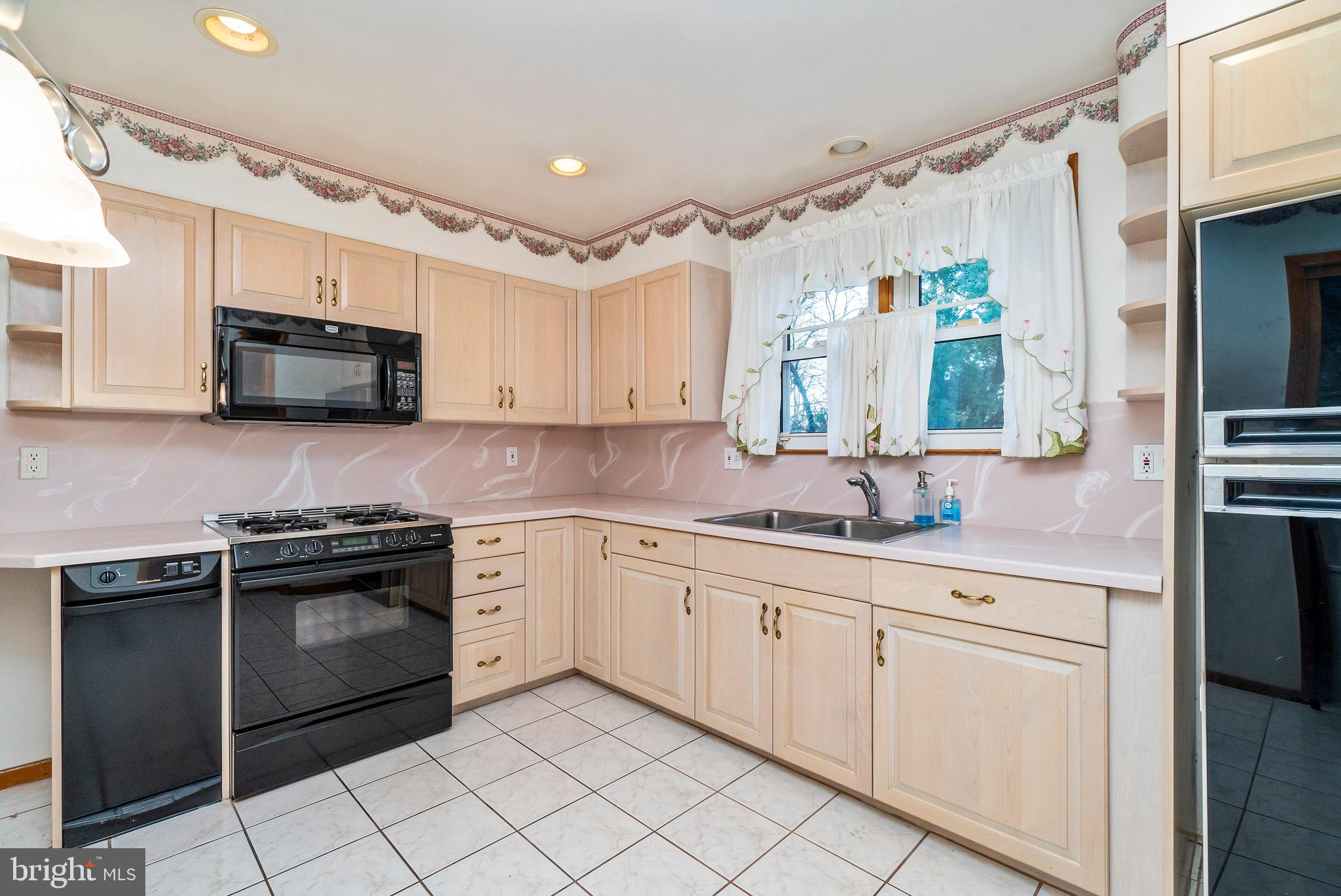 4305 Falls Park Road Perry Hall, MD 21128 - Photo 12 of 39 Main Level - Kitchen