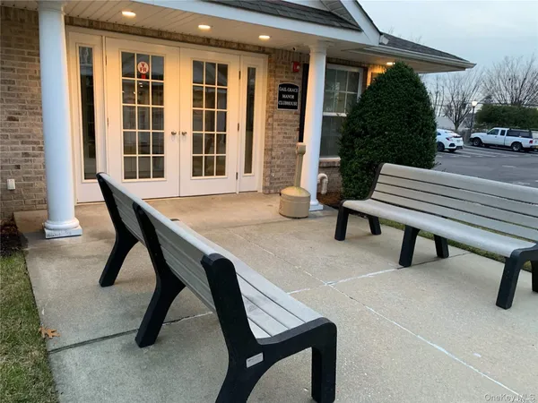 $2,700 | 594 West Montauk Highway, Lindenhurst, NY 11757