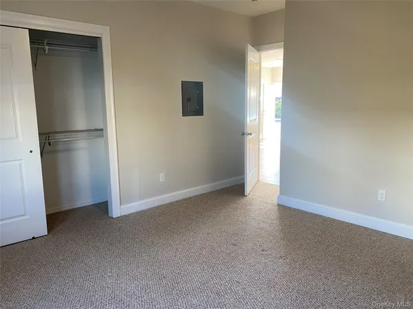 $2,700 | 594 West Montauk Highway, Lindenhurst, NY 11757