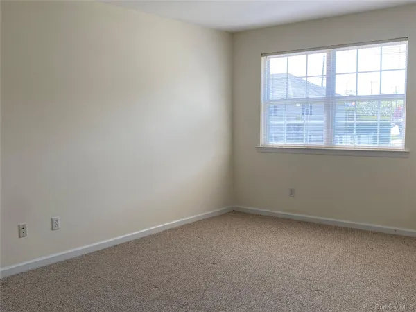 $2,700 | 594 West Montauk Highway, Lindenhurst, NY 11757