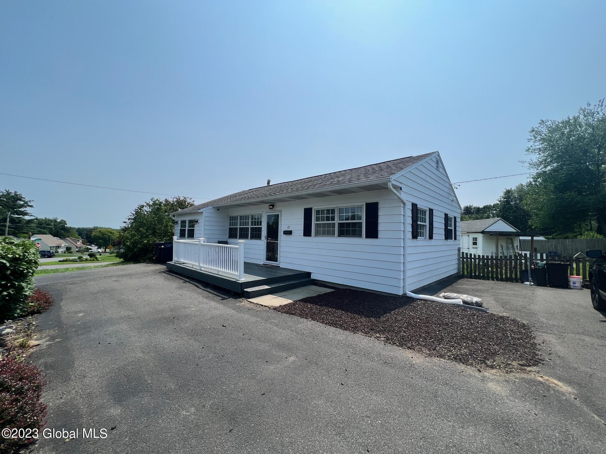 61 Hunting Road Colonie, NY 12205 - Photo 2 of 19 IMG_9648