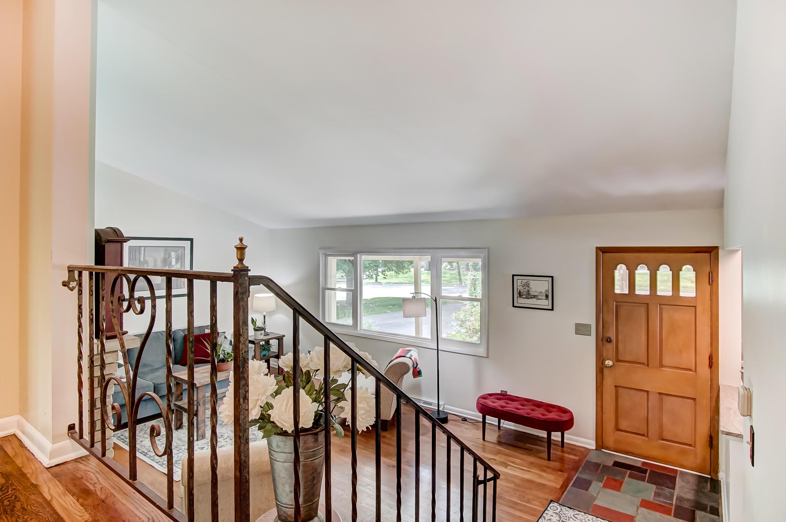 1368 Zollinger Road Columbus, OH 43221 - Photo 13 of 32