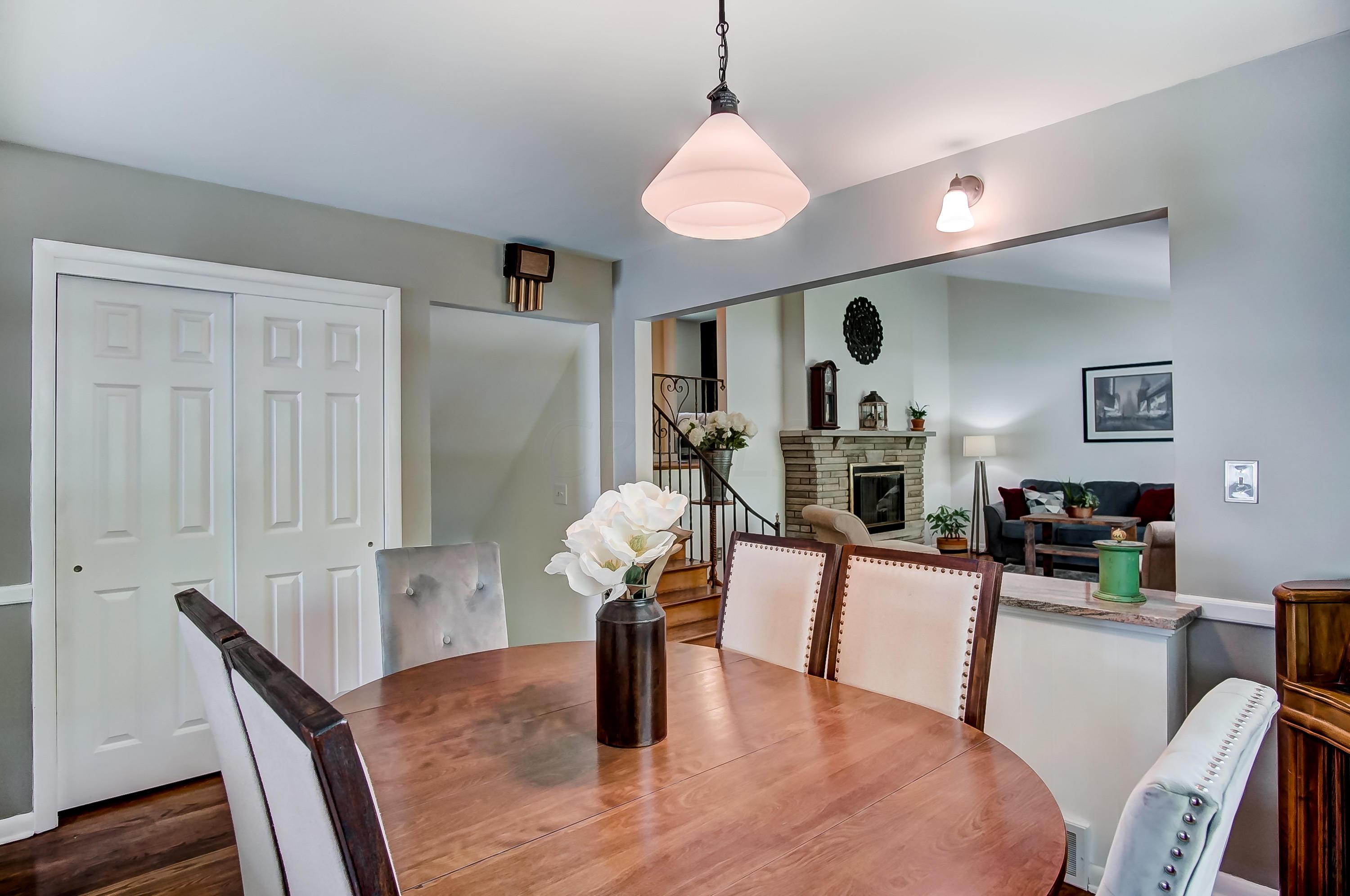 1368 Zollinger Road Columbus, OH 43221 - Photo 4 of 32