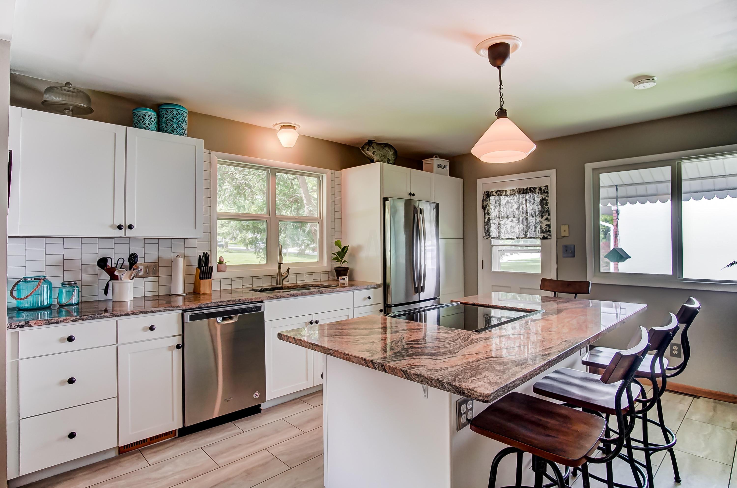 1368 Zollinger Road Columbus, OH 43221 - Photo 6 of 32