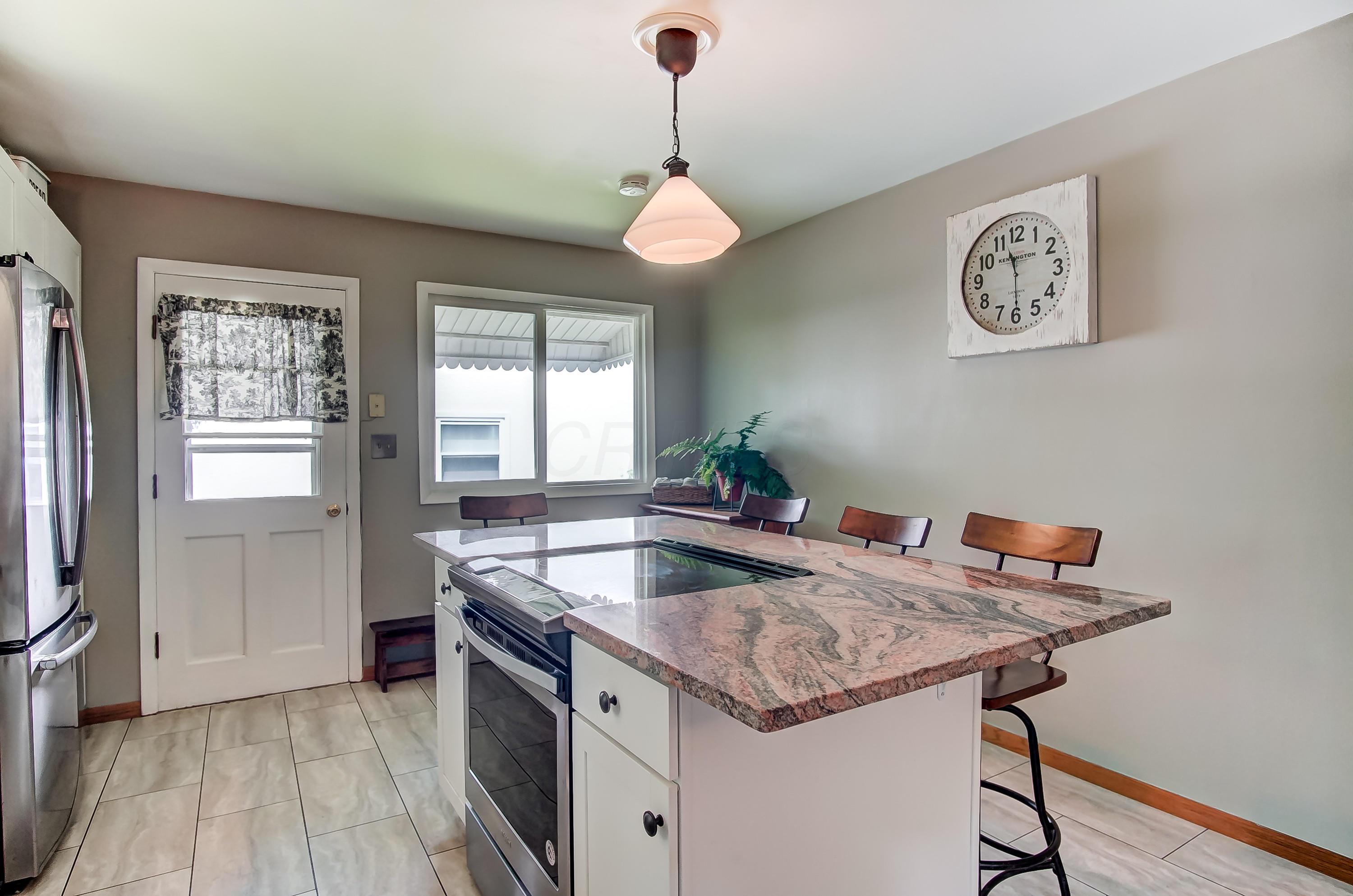 1368 Zollinger Road Columbus, OH 43221 - Photo 7 of 32
