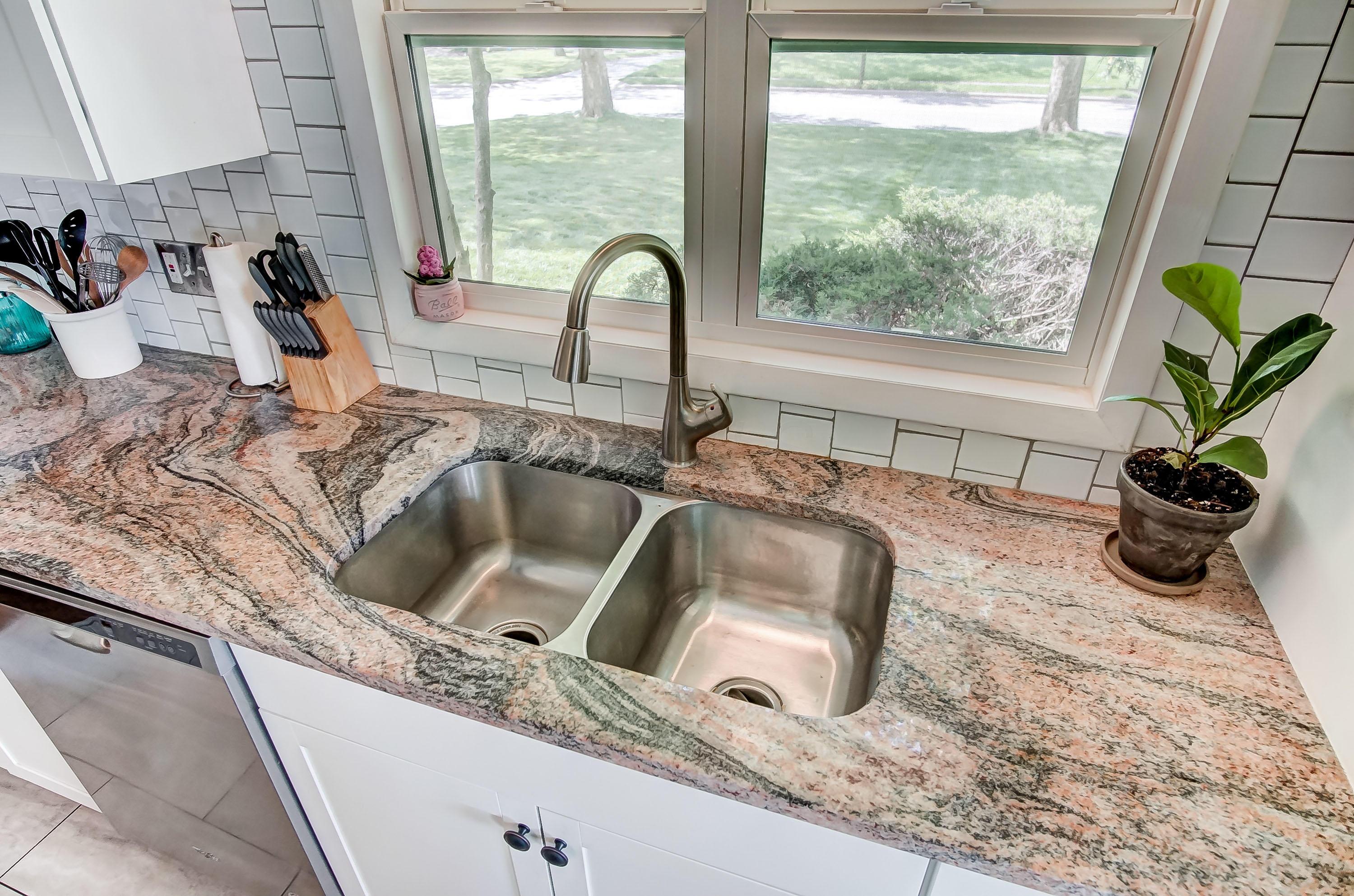 1368 Zollinger Road Columbus, OH 43221 - Photo 8 of 32