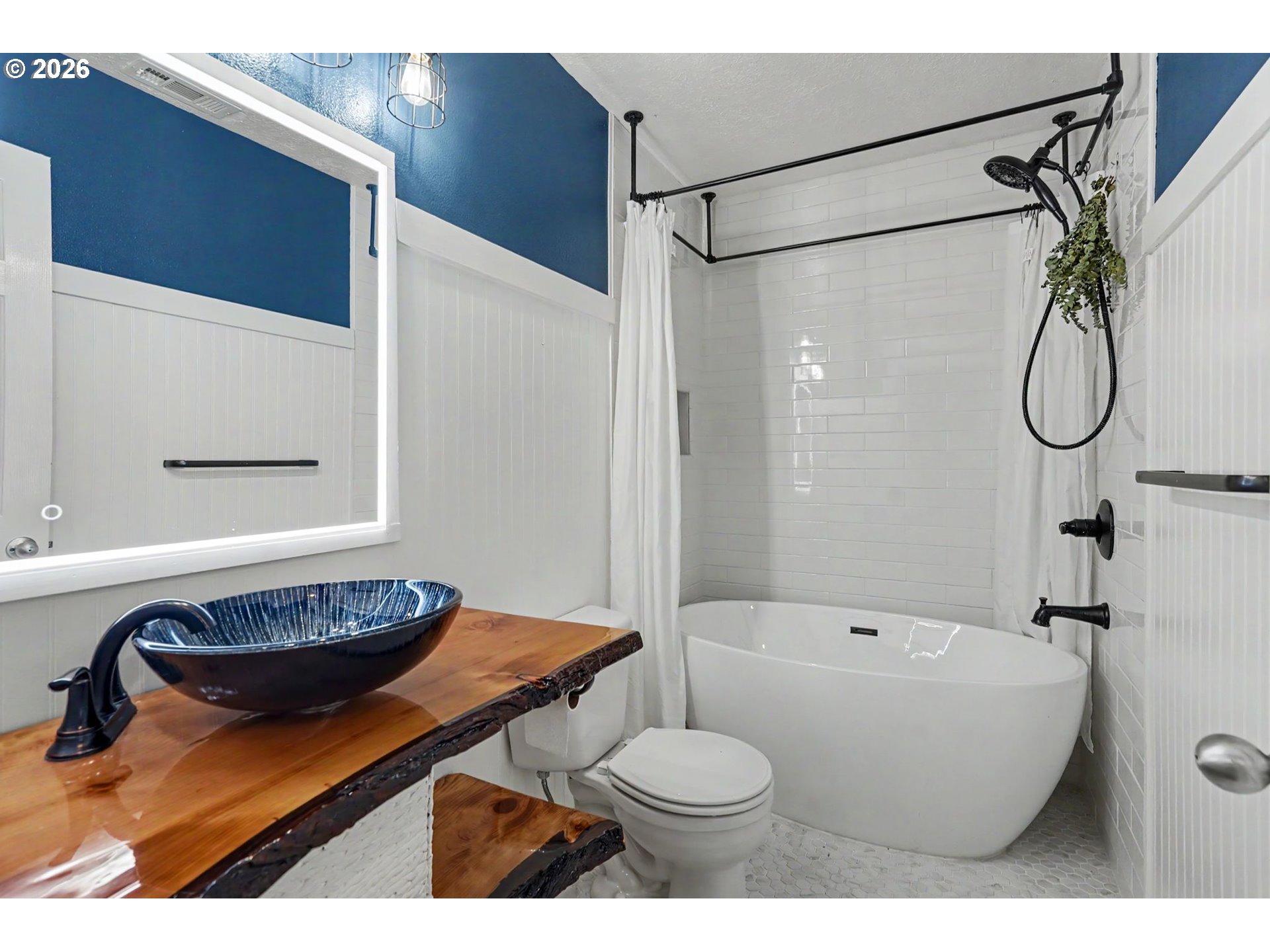 1462 Barnick Road Northeast Keizer, OR 97303 - Photo 33 of 48 a bathroom with a sink toilet and shower