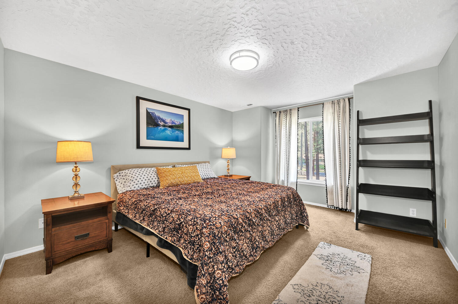 19198 Choctaw Road Bend, OR 97702 - Photo 24 of 45 Second Primary Suite with ensuite bath (bedroom #2)